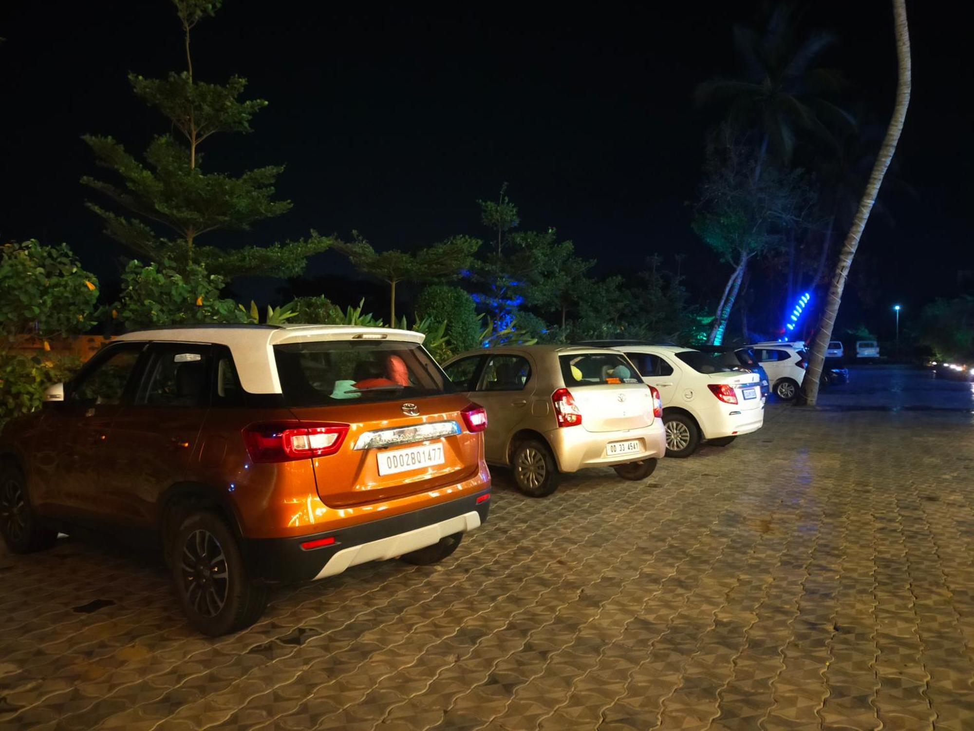 The Adventure Luxury Hotel Bhubaneswar Bagian luar foto